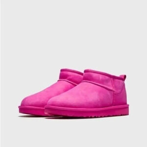 UGG W CLASSIC ULTRA MINI SIZE 6